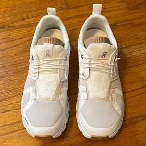 On Cloud terry white/almond sneakers. Size 8.
